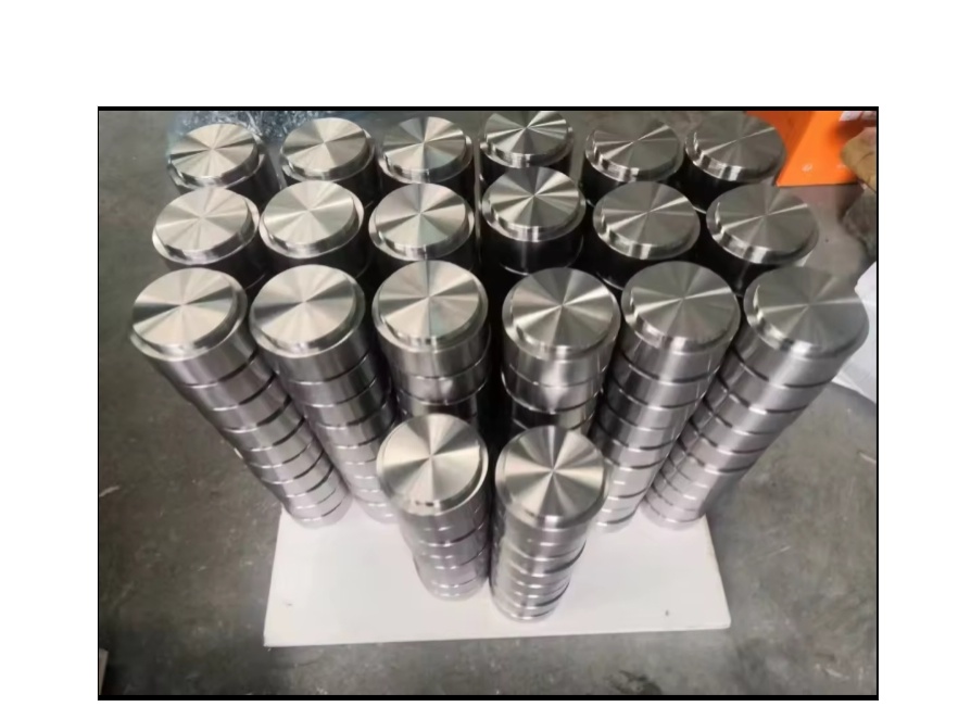 Titanium sputtering target