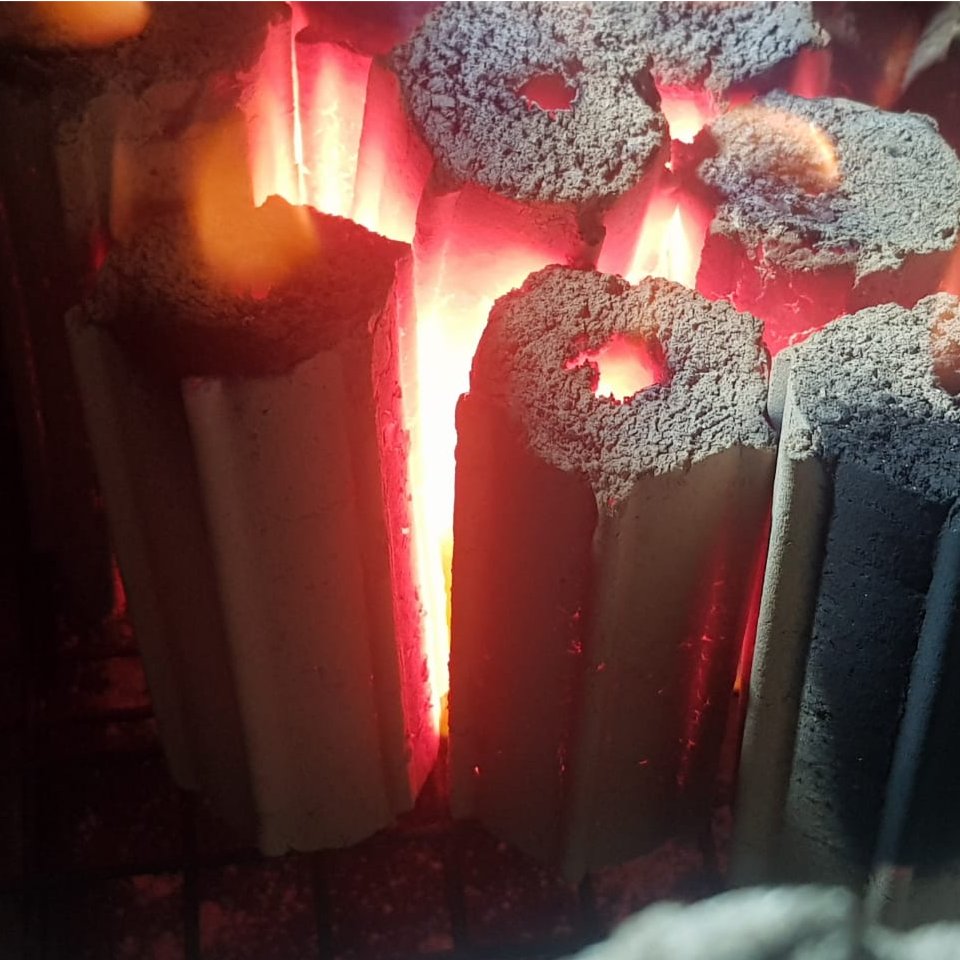 Premium Quality Coconut Shell Charcoal Briquettes 2